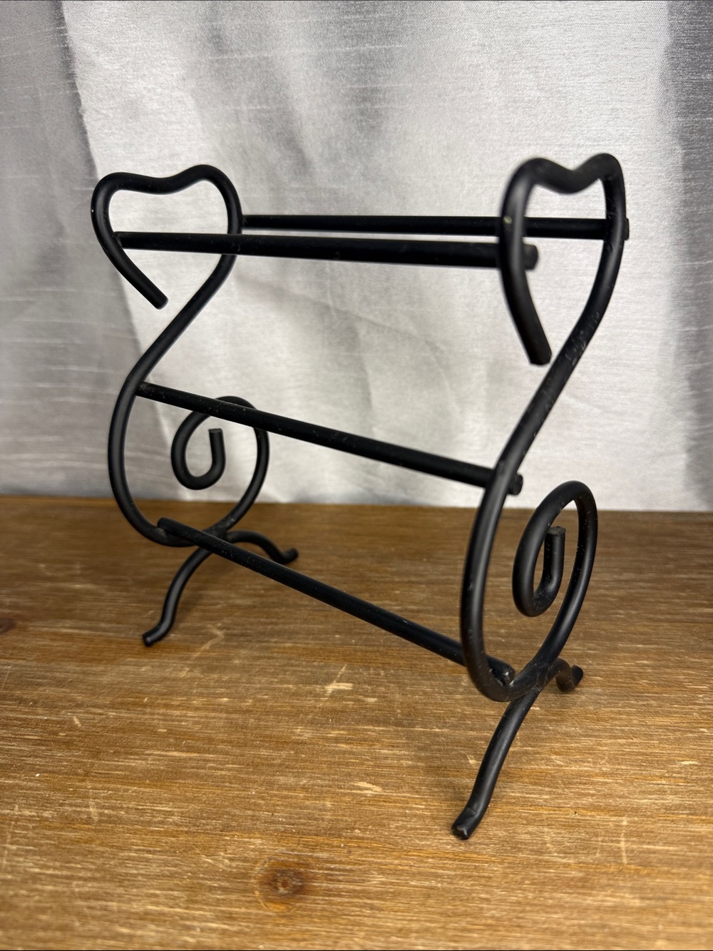 Vtg Metal Heart Quilt Rack 6” Tall Black Doll Size